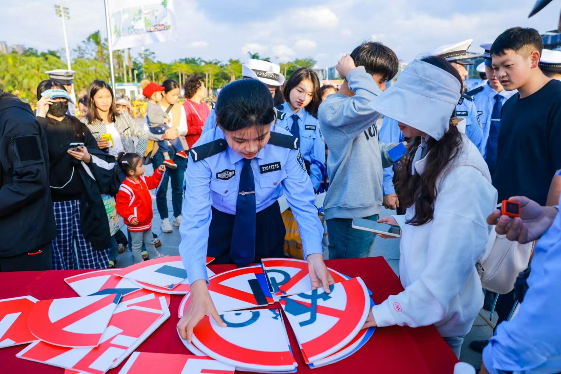 海南举行2024年122“全国交通安全日”主题宣传  第2张