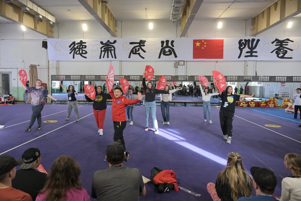 心相近｜“我们倍感荣幸与温暖”——习近平主席和夫人彭丽媛回赠新年贺卡让美国青少年和友好人士深受鼓舞  第4张