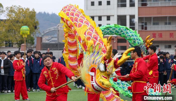 （新春走基层）贵州玉屏舞龙迎元宵  第6张