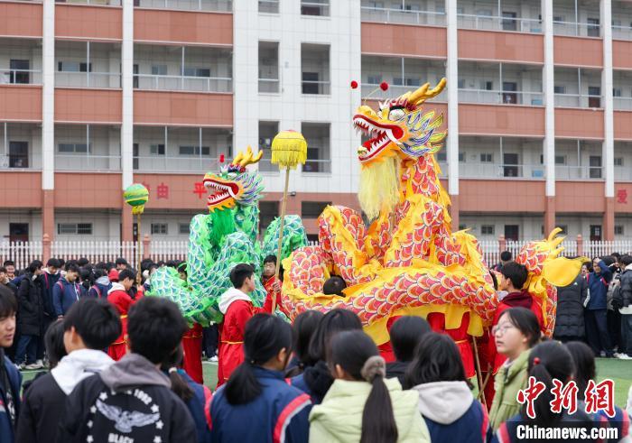 （新春走基层）贵州玉屏舞龙迎元宵  第3张