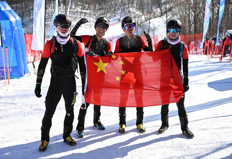 ​亚冬会｜12日看点：滑雪登山收官 中国女子冰球队首秀