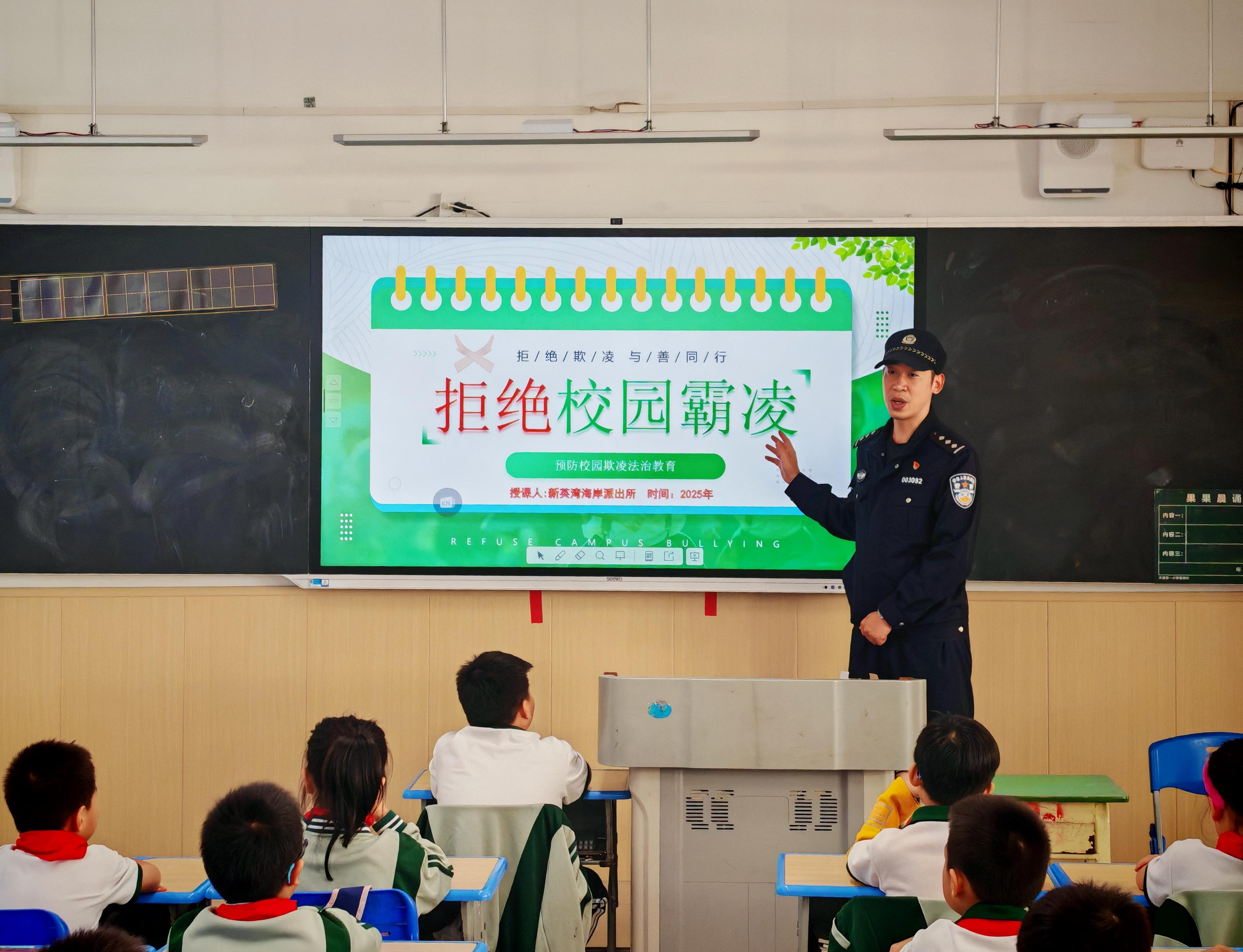 海南省公安厅反走私和海岸管理总队第七支队全力护航开  第2张