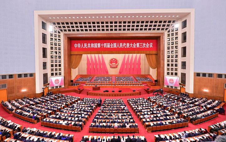 十四届全国人大三次会议举行第二次全体会议 习近平等出席